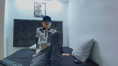 Snapshot of wolfan_sky chatting on February 2025 11:12:01 AM W O L F online show from February 2025 11:12:01 AM