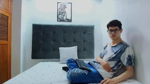 Snapshot of wolfan_sky chatting on February 2025 11:15:01 AM W O L F online show from February 2025 11:15:01 AM