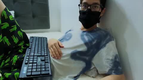 Snapshot of wolfan_sky chatting on February 2025 11:33:01 AM W O L F online show from February 2025 11:33:01 AM