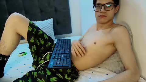 Snapshot of wolfan_sky chatting on February 2025 05:31:01 PM W O L F online show from February 2025 05:31:01 PM