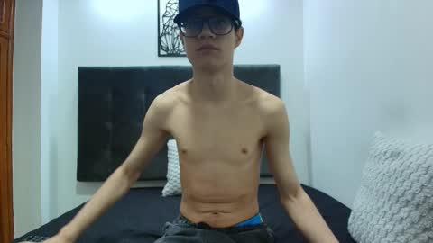 Snapshot of wolfan_sky chatting on February 2025 11:19:02 AM W O L F online show from February 2025 11:19:02 AM