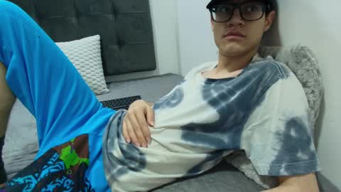 Snapshot of wolfan_sky chatting on March 2025 10:57:01 AM W O L F online show from March 2025 10:57:01 AM