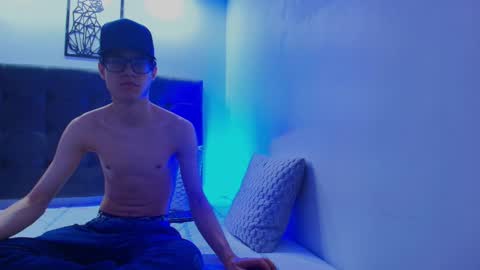 Snapshot of wolfan_sky chatting on March 2025 11:29:02 AM W O L F online show from March 2025 11:29:02 AM