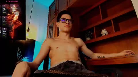 Snapshot of wolfan_sky chatting on October 2025 11:41:02 AM W O L F online show from October 2025 11:41:02 AM