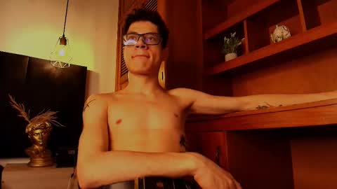 Snapshot of wolfan_sky chatting on October 2025 11:41:02 AM W O L F online show from October 2025 11:41:02 AM