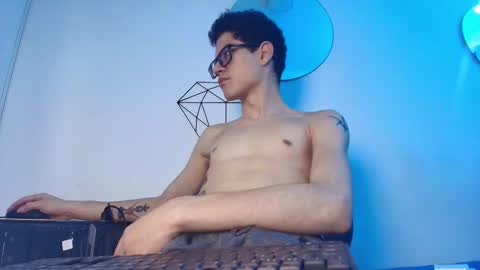 Snapshot of wolfan_sky chatting on October 2025 11:33:02 AM W O L F online show from October 2025 11:33:02 AM