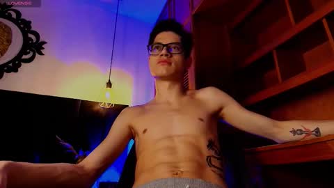 Snapshot of wolfan_sky chatting on October 2025 11:44:01 AM W O L F online show from October 2025 11:44:01 AM