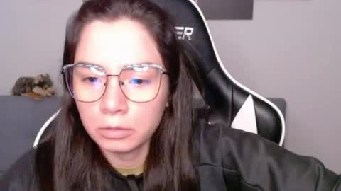 Snapshot of wolfs_daughter chatting on June 2026 01:25:02 AM Alex online show from June 2026 01:25:02 AM