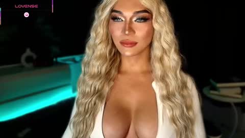 Julia online show from November 2025 09:53:01 PM