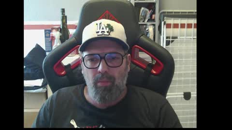 Snapshot of womenizzeer chatting on April 2026 04:04:01 PM Adam online show from April 2026 04:04:01 PM
