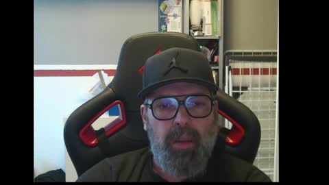 Snapshot of womenizzeer chatting on April 2026 09:24:01 AM Adam online show from April 2026 09:24:01 AM