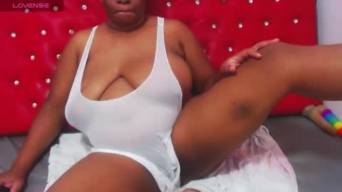 Snapshot of wonderfuldiana chatting on February 2025 11:06:02 PM online show from February 2025 11:06:02 PM