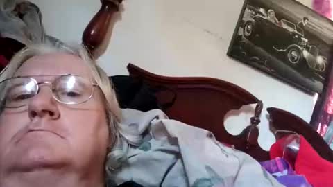 woodpecker115 online show from December 2025 06:37:02 PM