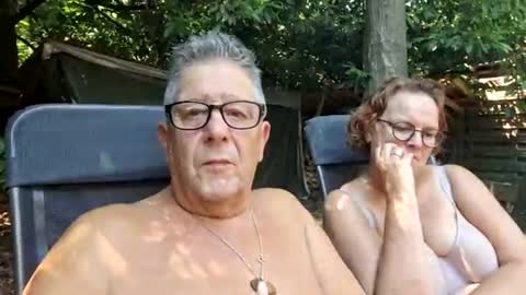 Snapshot of woodwurm chatting on June 2026 01:15:02 PM woodwurm and Snoeske online show from June 2026 01:15:02 PM