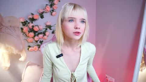 Snapshot of wow_angel chatting on May 2026 05:48:02 AM wow_angel online show from May 2026 05:48:02 AM