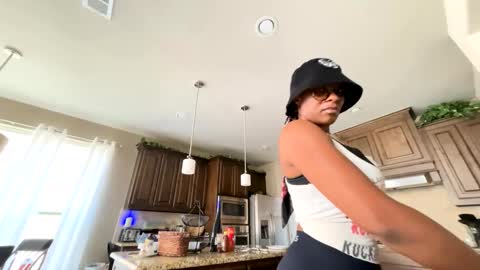 Snapshot of wynterheat chatting on September 2025 08:44:01 PM Wynter Heat online show from September 2025 08:44:01 PM