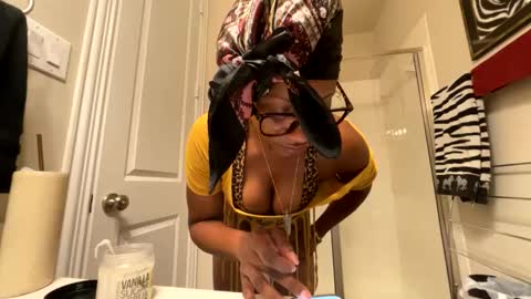 Snapshot of wynterheat chatting on September 2025 12:06:01 PM Wynter Heat online show from September 2025 12:06:01 PM