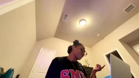 Snapshot of wynterheat chatting on October 2025 09:26:02 AM Wynter Heat online show from October 2025 09:26:02 AM