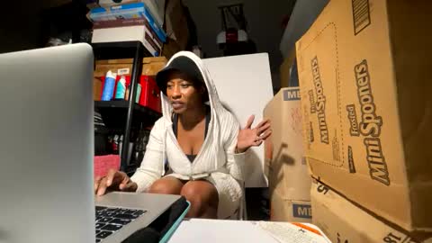 Snapshot of wynterheat chatting on November 2025 02:41:02 PM Wynter Heat online show from November 2025 02:41:02 PM