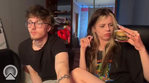 Philipp and Este online show from April 2026 04:10:02 AM