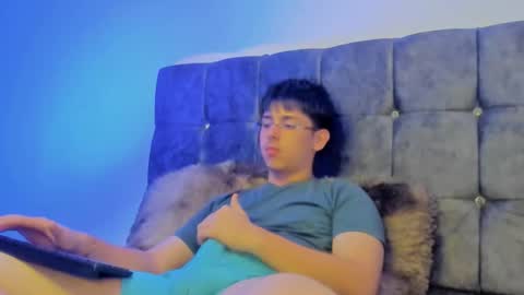 Snapshot of x_miller chatting on September 2025 06:03:01 AM x_miller online show from September 2025 06:03:01 AM