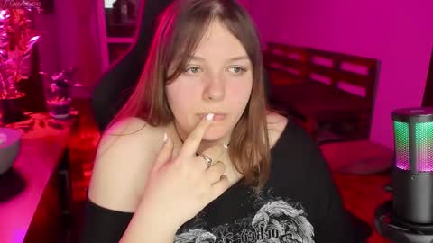 Snapshot of x_nirvana_x chatting on December 2025 04:10:02 AM LOVE NERDS ONLY online show from December 2025 04:10:02 AM