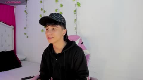 xaanderGrey online show from December 2025 07:51:02 PM