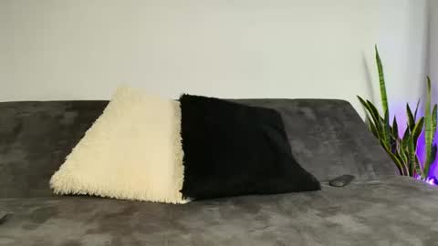 Snapshot of xander743 chatting on December 2025 06:16:01 PM Xander online show from December 2025 06:16:01 PM