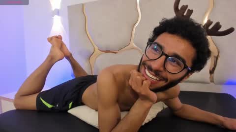 ISSANDER online show from December 2024 07:45:02 PM