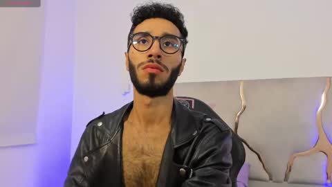 ISSANDER online show from December 2024 07:57:01 PM