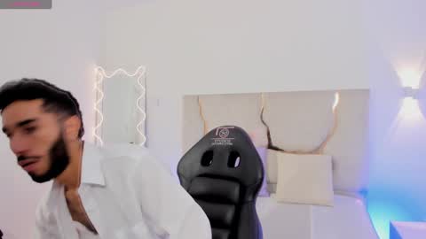 ISSANDER online show from December 2024 07:42:02 PM