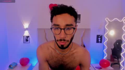 ISSANDER online show from February 2025 07:44:01 PM