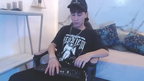 xandergrey8 online show from April 2026 07:58:02 PM