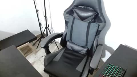 Snapshot of xanderstone00 chatting on February 2026 06:22:02 PM Xanderstone online show from February 2026 06:22:02 PM