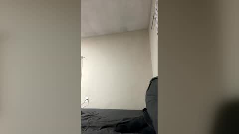 xavier2482 online show from April 2026 12:57:01 AM