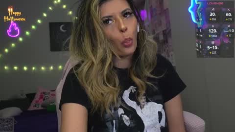 Snapshot of xclusivesecrets chatting on October 2025 07:44:01 AM spoil me here online show from October 2025 07:44:01 AM