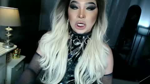 Zhavia online show from October 2025 05:19:02 PM