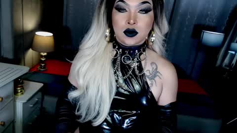 Zhavia online show from November 2025 06:20:02 PM