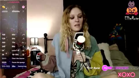 Snapshot of xelliee_rosex chatting on November 2025 06:58:01 AM EllieeRose online show from November 2025 06:58:01 AM