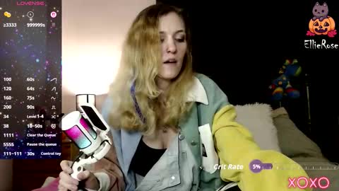 Snapshot of xelliee_rosex chatting on November 2025 08:14:01 PM EllieeRose online show from November 2025 08:14:01 PM