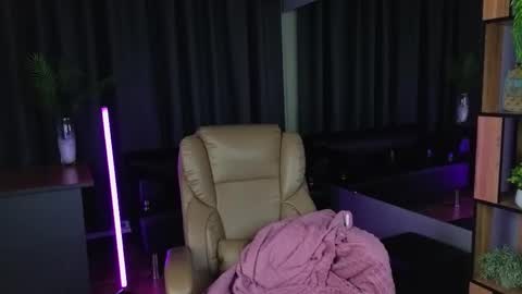 Ann online show from November 2025 08:31:01 PM