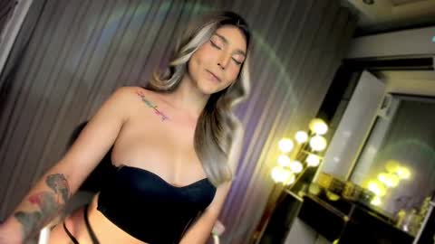 Snapshot of xhey_honeyx chatting on February 2025 05:09:01 AM hey honey online show from February 2025 05:09:01 AM