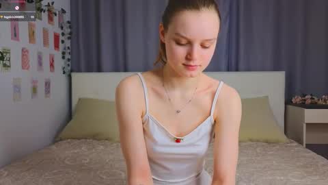 Luna and Lina online show from December 2025 04:10:01 AM