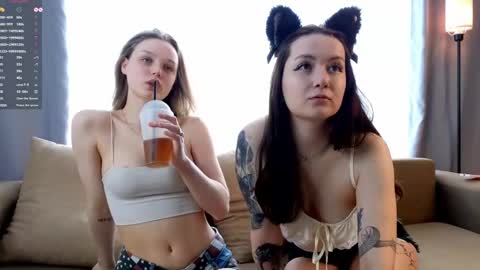 Luna and Lina online show from April 2026 04:07:01 AM