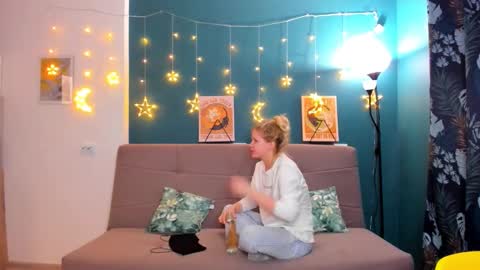 Chloe online show from February 2025 02:33:01 PM