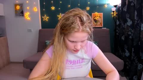 Chloe online show from March 2025 11:06:02 AM