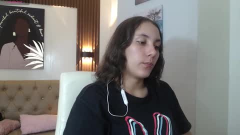 lunna online show from September 2025 07:48:01 PM