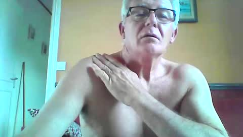 Snapshot of xmaeg3 chatting on November 2025 09:32:02 AM xmaeg3 online show from November 2025 09:32:02 AM