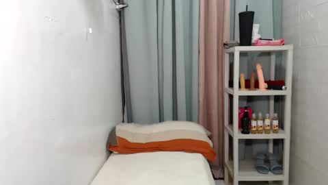 Maxie online show from March 2026 06:01:02 PM