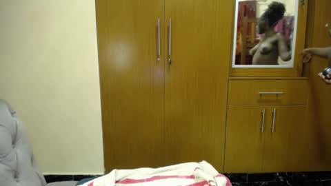 Xoxo online show from November 2025 07:29:01 PM